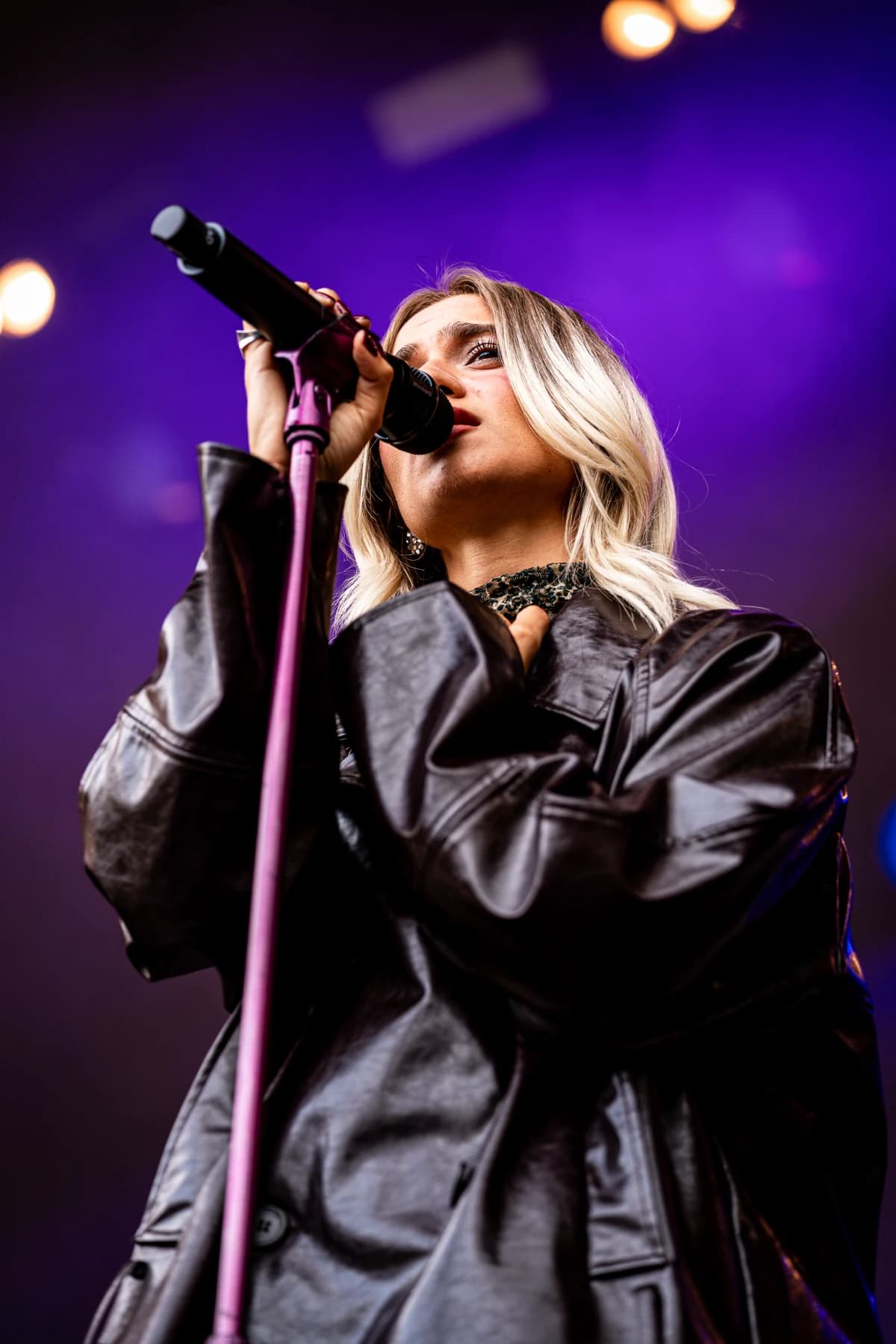 Ella Augusta synger på Bøgescenen til Varde Open Air