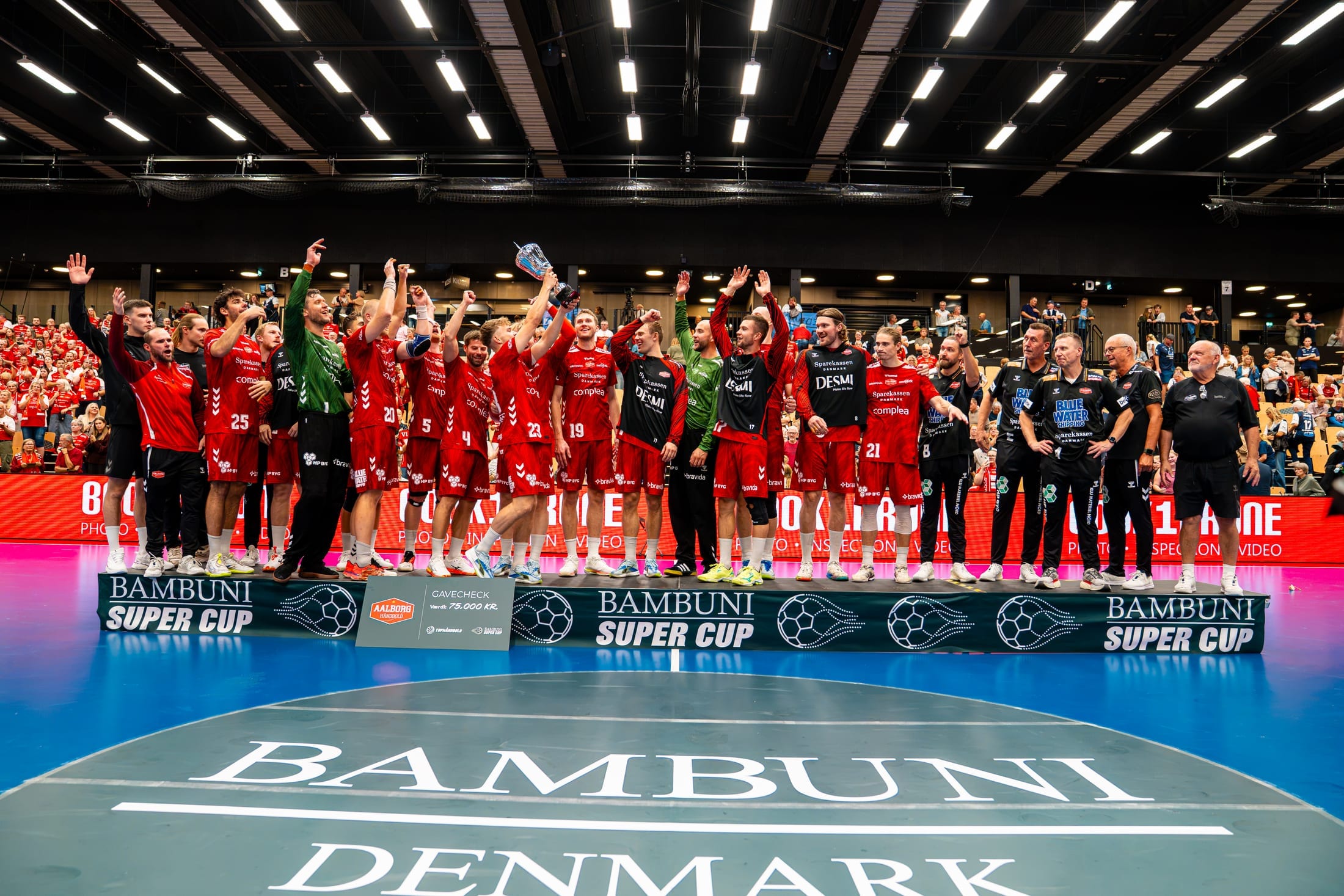 Aalborg Håndbold løfter pokalen, Bambuni Super Cup herrer