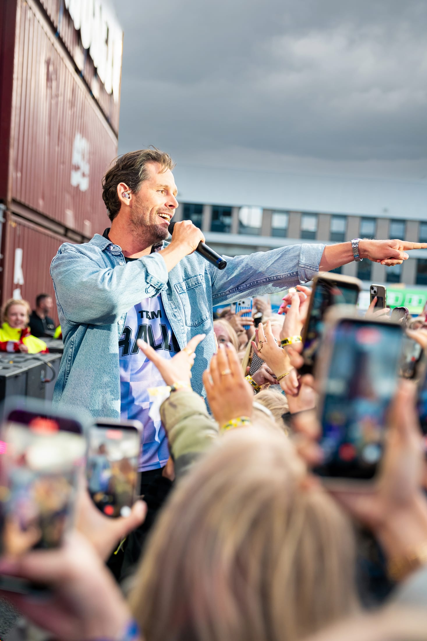 Rasmus Seebach under scenelys på Suset