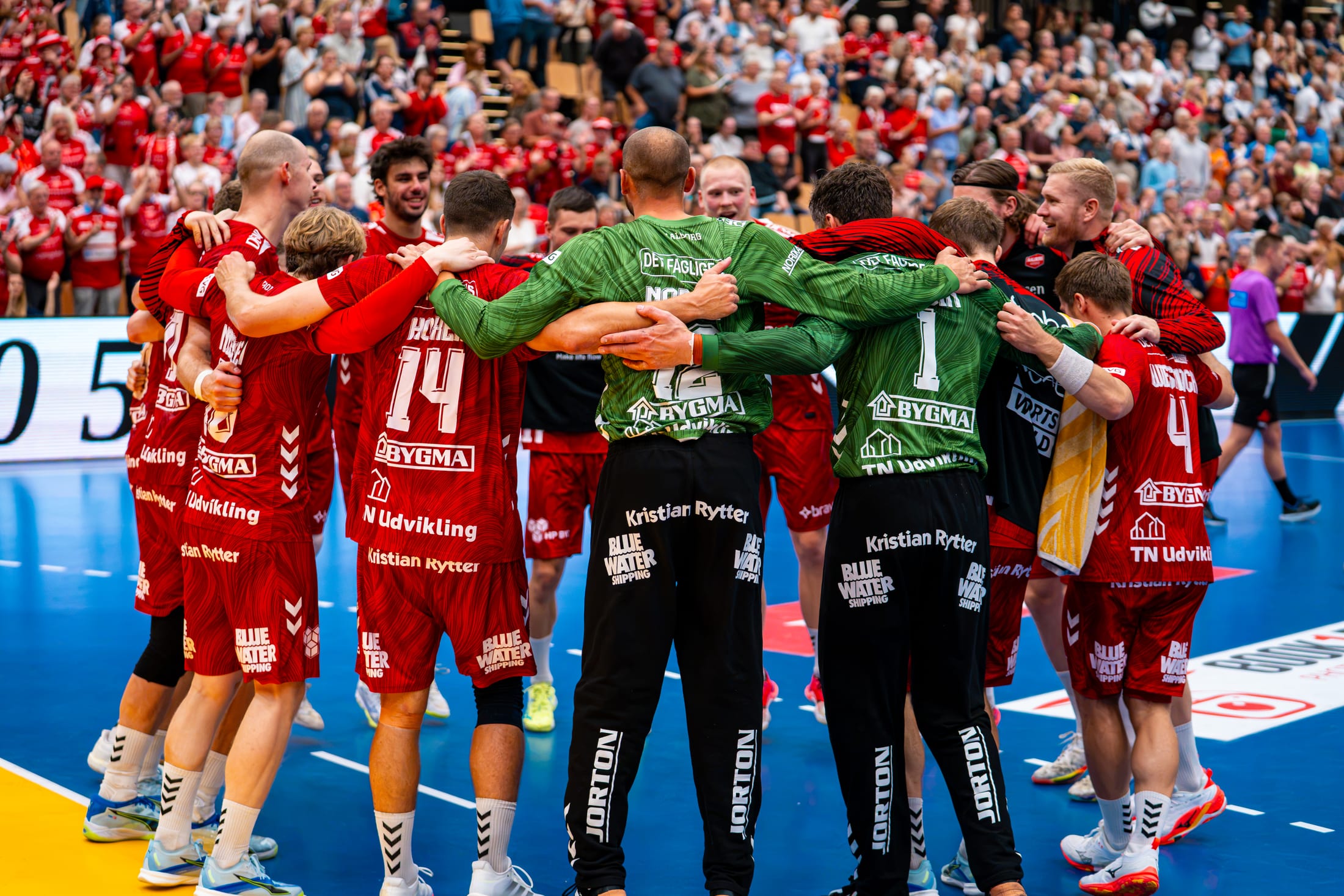 Kampens intensitet under loftslamperne, Super Cup herrer