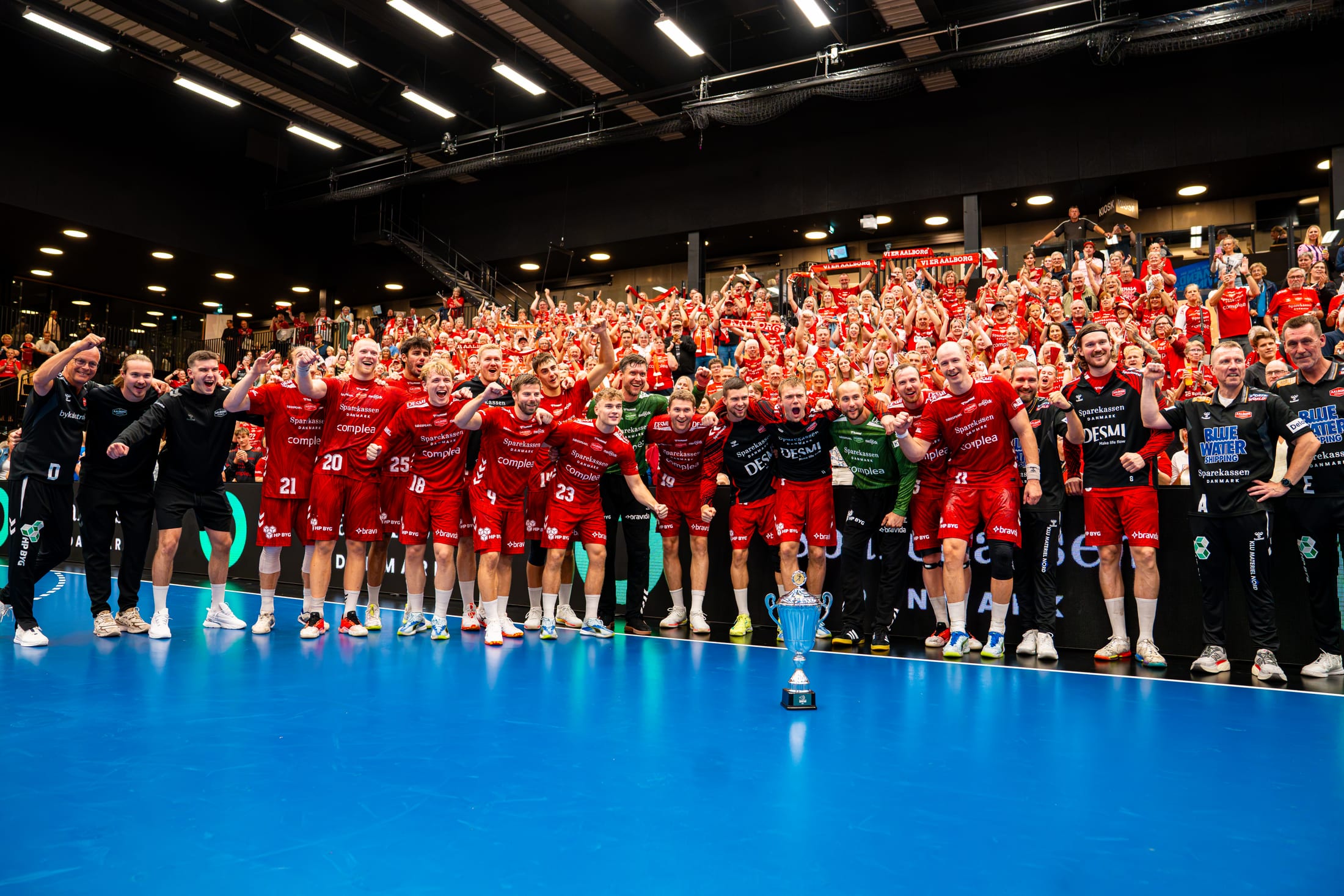Fejring på podiet efter finale, Bambuni Super Cup herrer