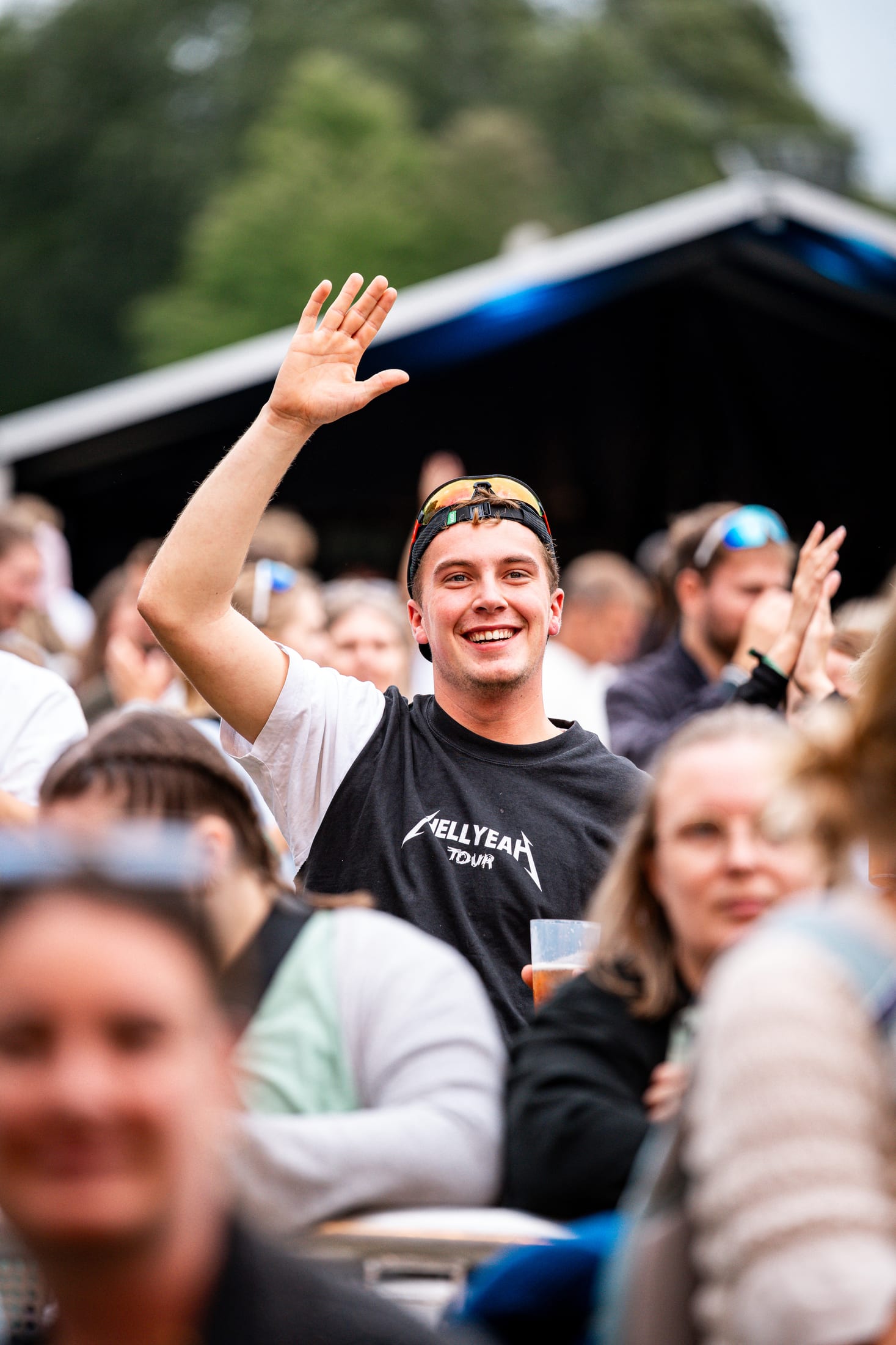 Publikum med hænderne i vejret, Varde Open Air