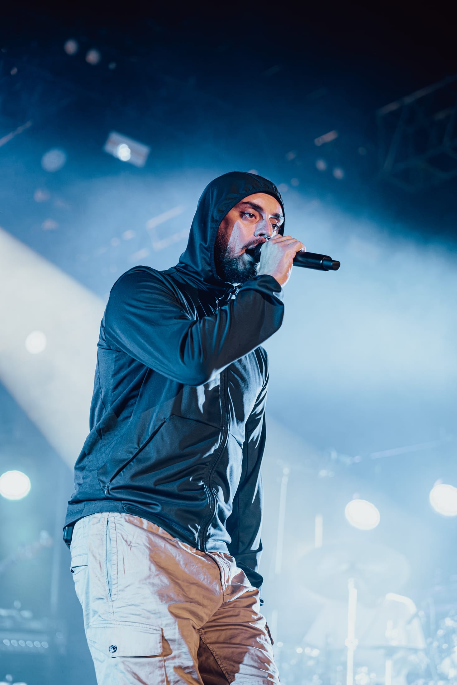 Ardit i blåt scenelys på Bork Festival