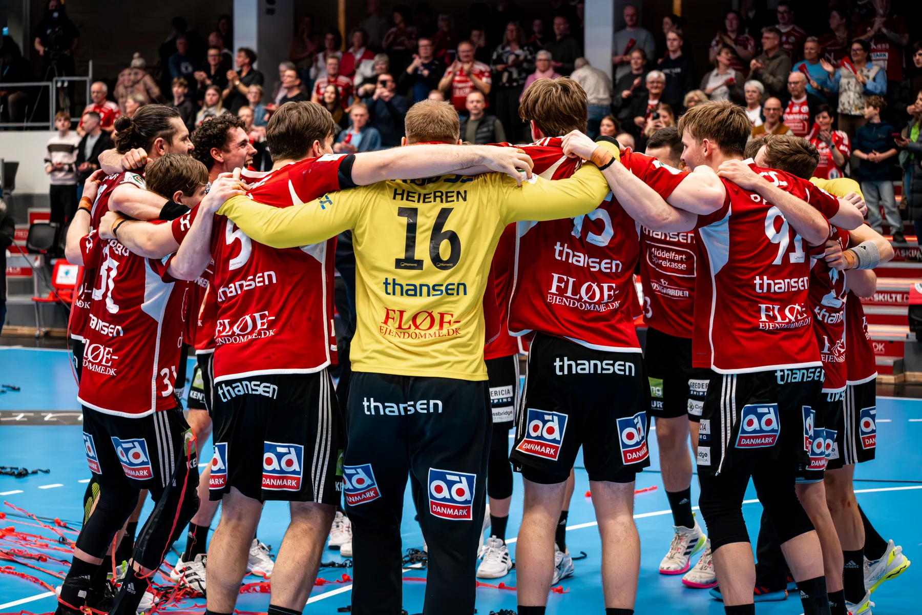 Fredericia Håndboldklub kampaktion med spillere i klubtrøjer